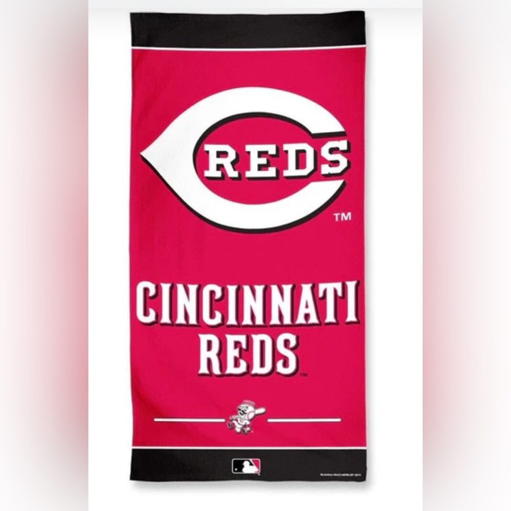 NWT Cincinnati Reds Beach Towel
